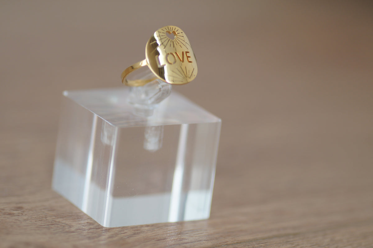 Bague Soleil d'Amour – Gravure LOVE Éclatant